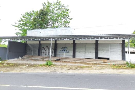 tanah pinggir jalan raya bedugul